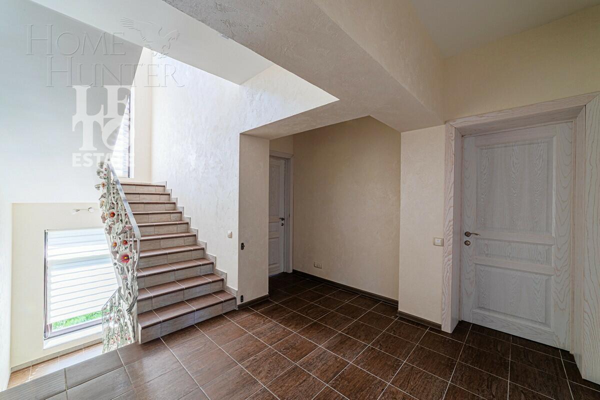 2-этажный коттедж 702.5 м² с отделкой