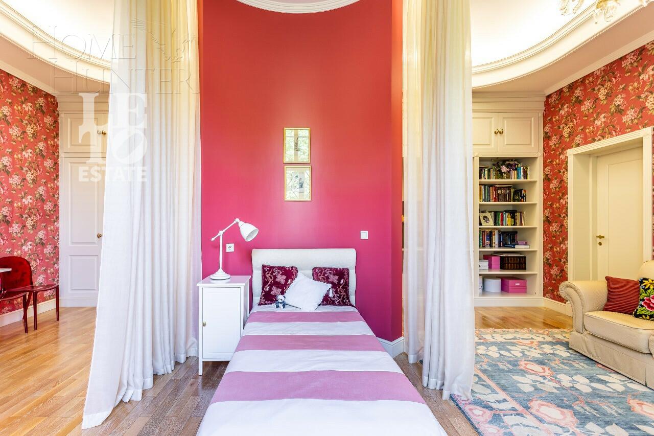 3-этажный коттедж 750 м² с отделкой