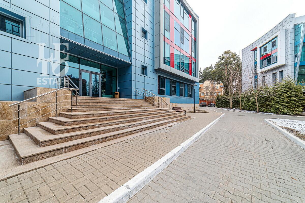 3-КОМН. КВАРТИРА С ОТДЕЛКОЙ 220 М² НА 2 ЭТАЖЕ