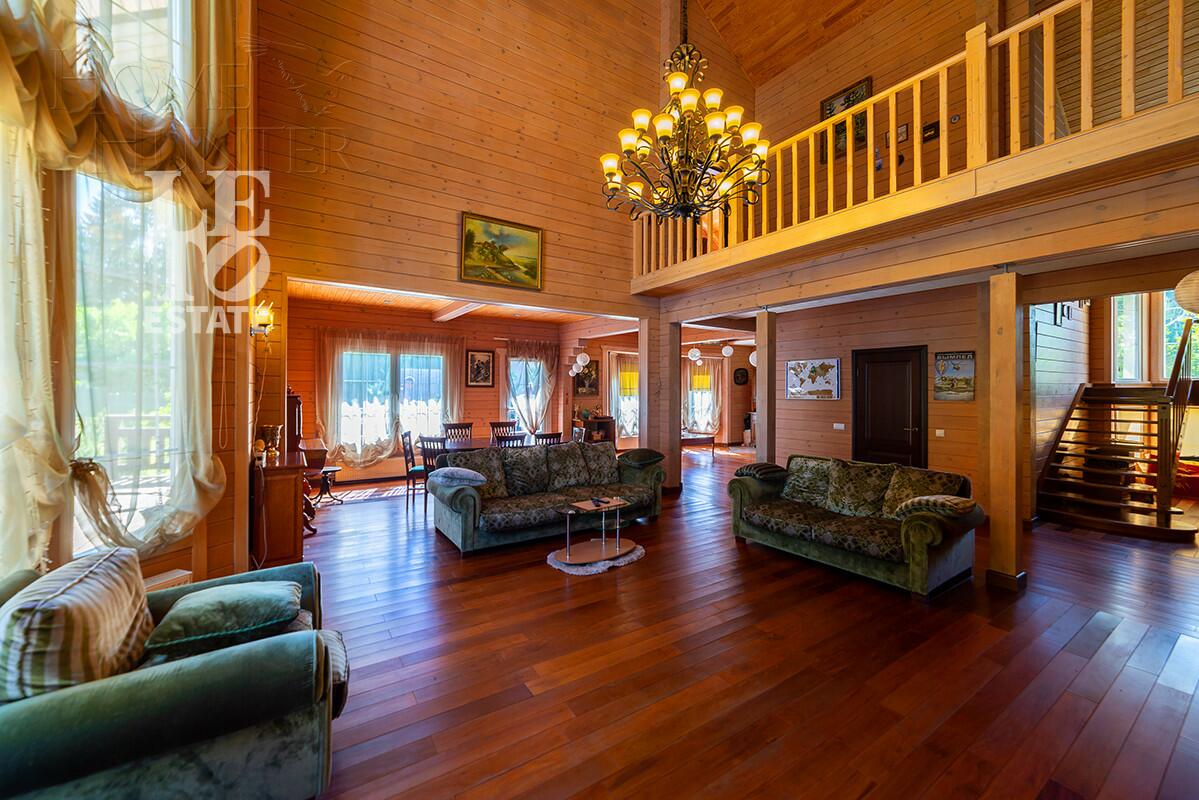 2-этажный коттедж 350 м² с отделкой