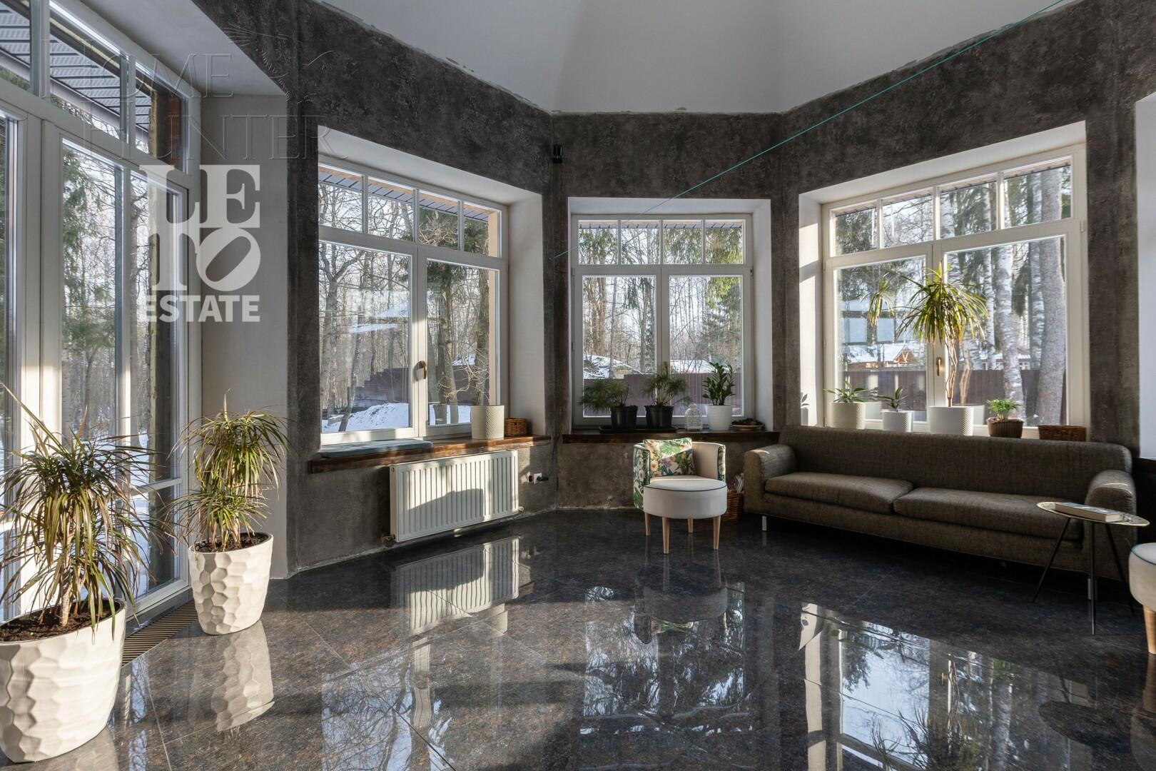 3-этажный коттедж 950 м² без отделки