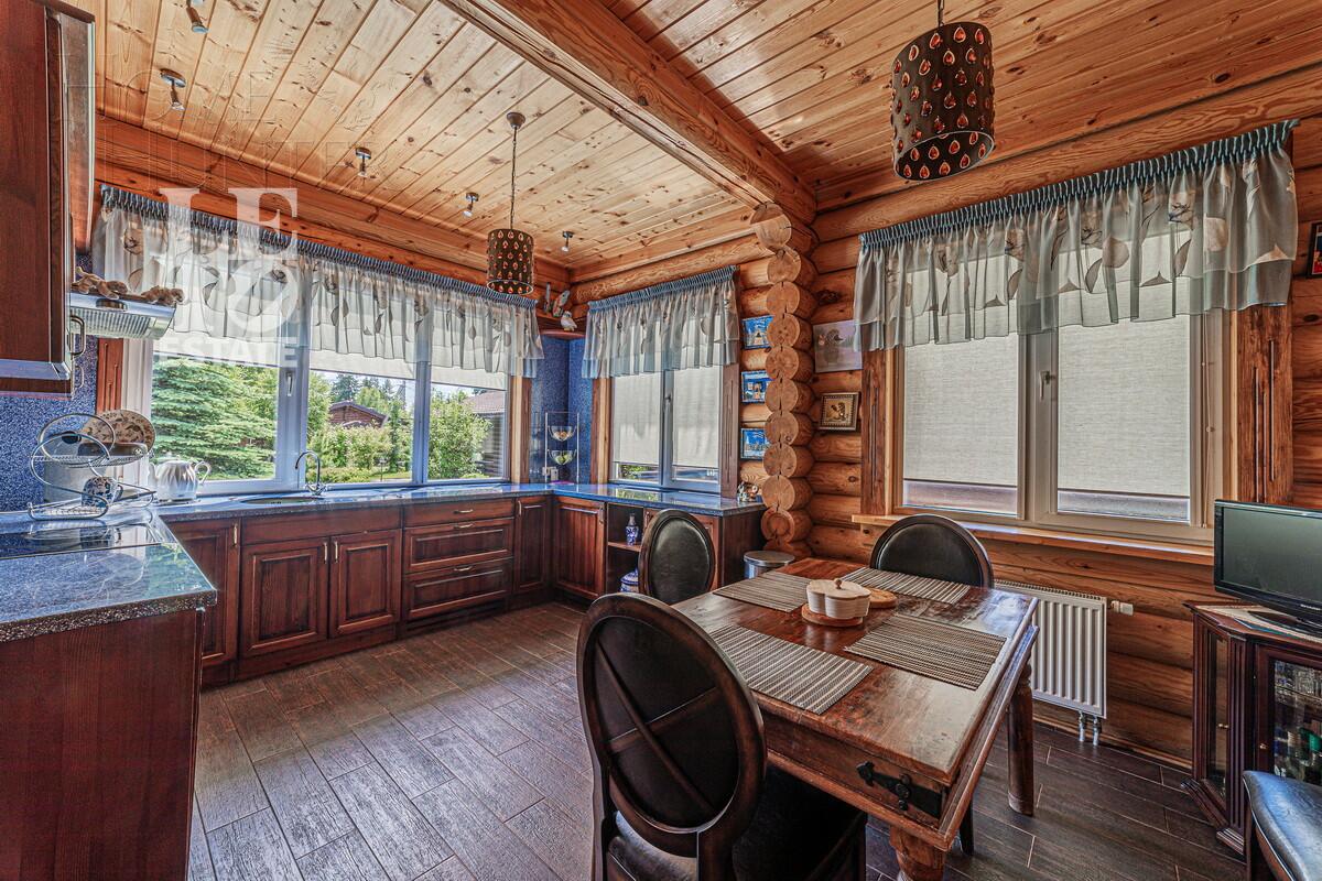 2-этажный коттедж 250.6 м² с отделкой