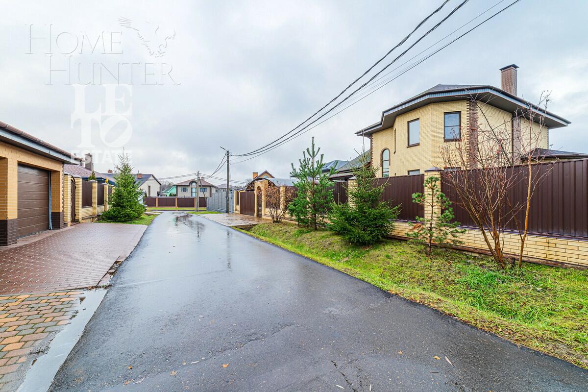 3-этажный коттедж 350 м² с отделкой