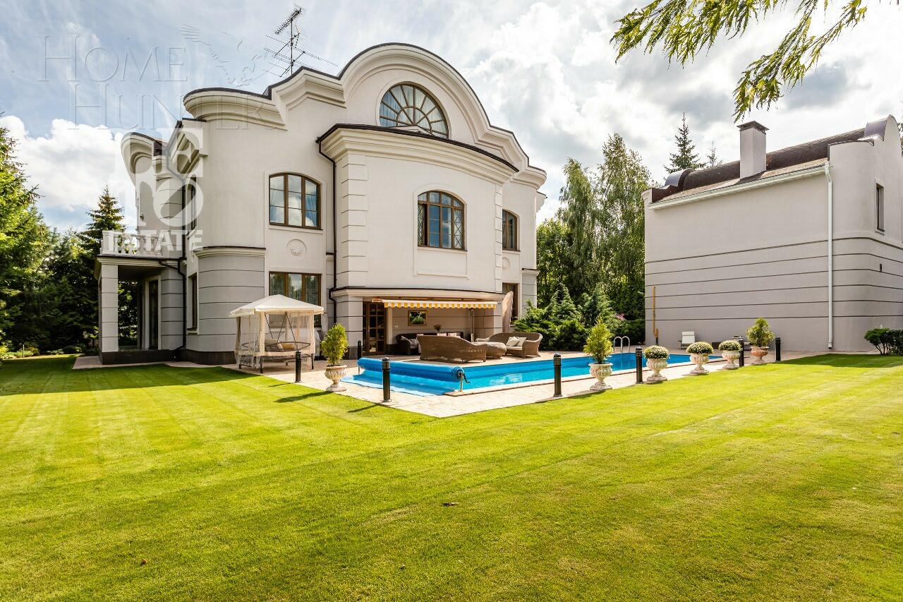 3-этажный коттедж 750 м² с отделкой