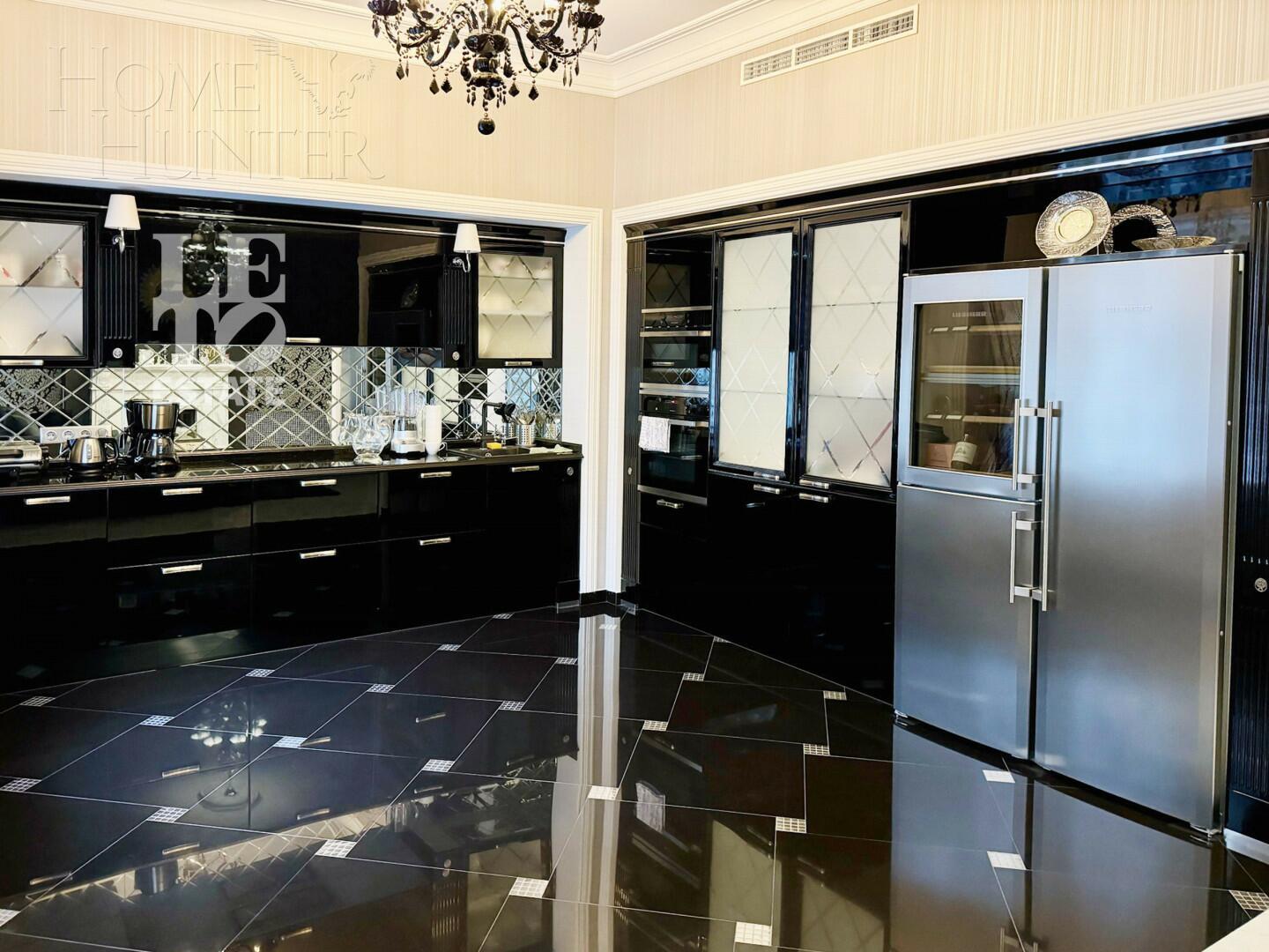 3-этажный таунхаус 293 м² с отделкой