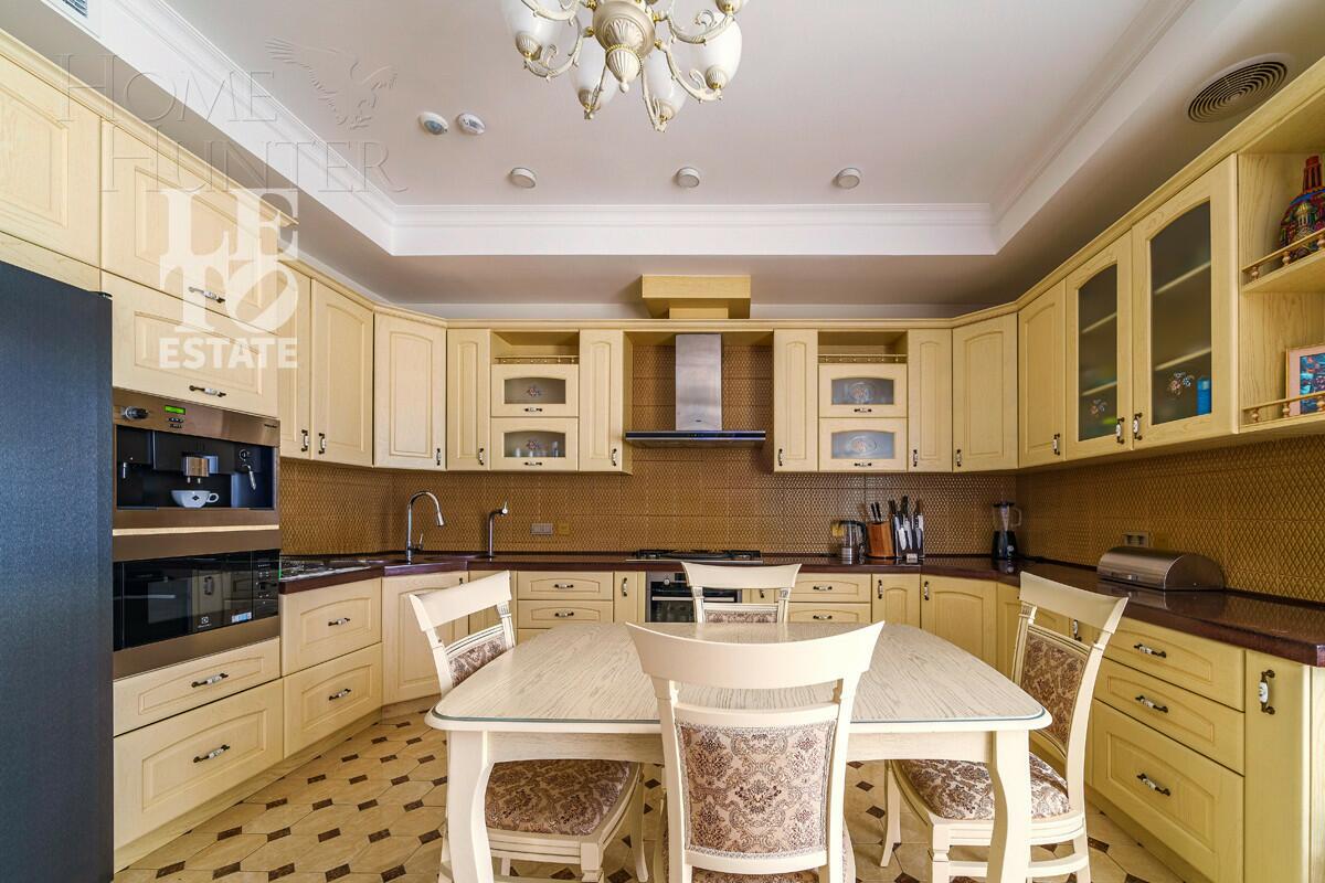 3-этажный коттедж 500 м² с отделкой