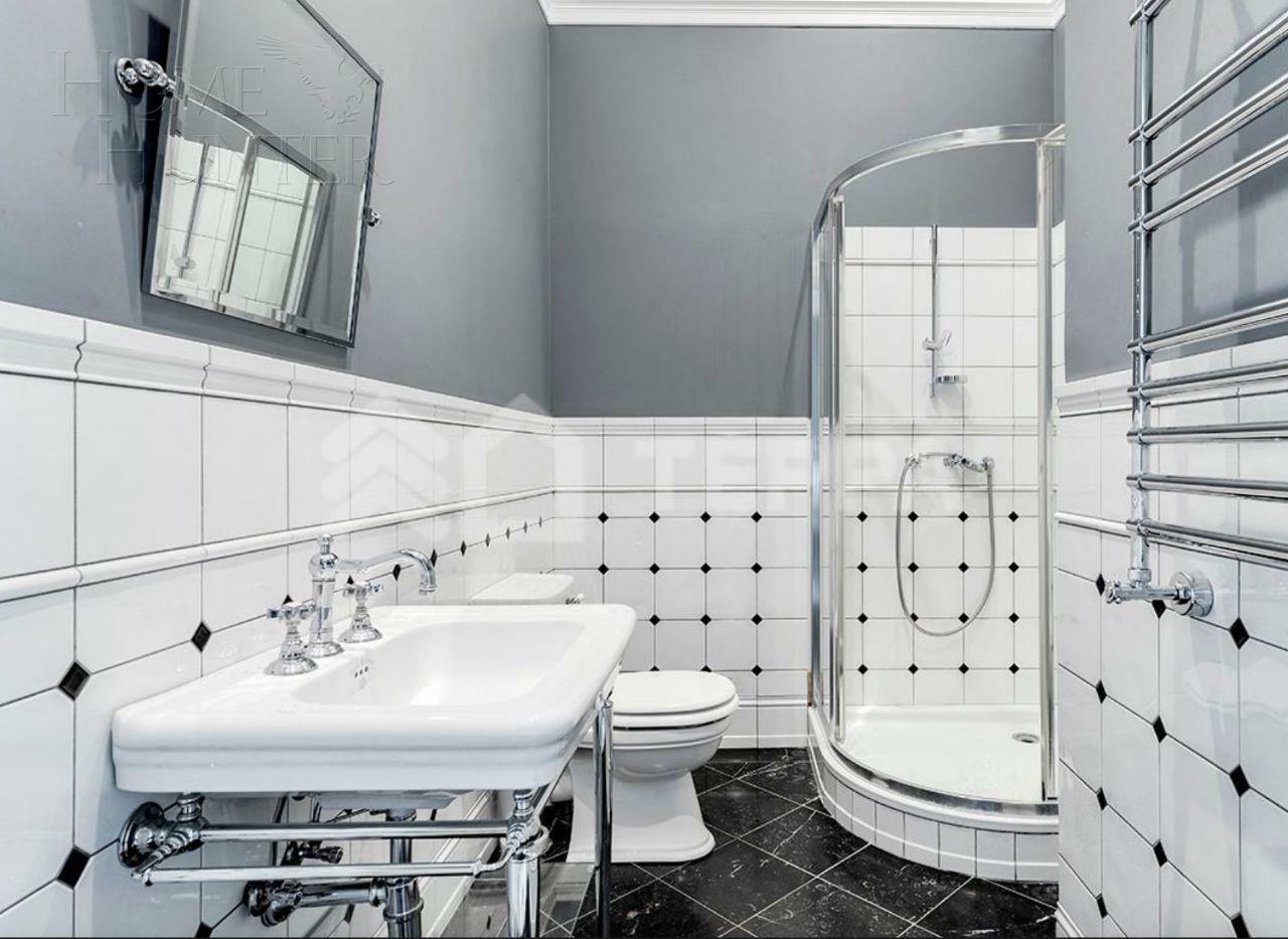 3-этажный коттедж 1 185 м² с отделкой