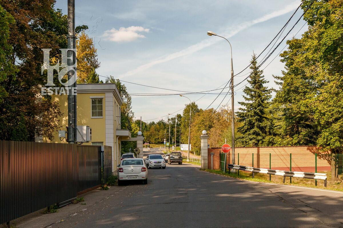 3-КОМН. КВАРТИРА С ОТДЕЛКОЙ 220 М² НА 2 ЭТАЖЕ