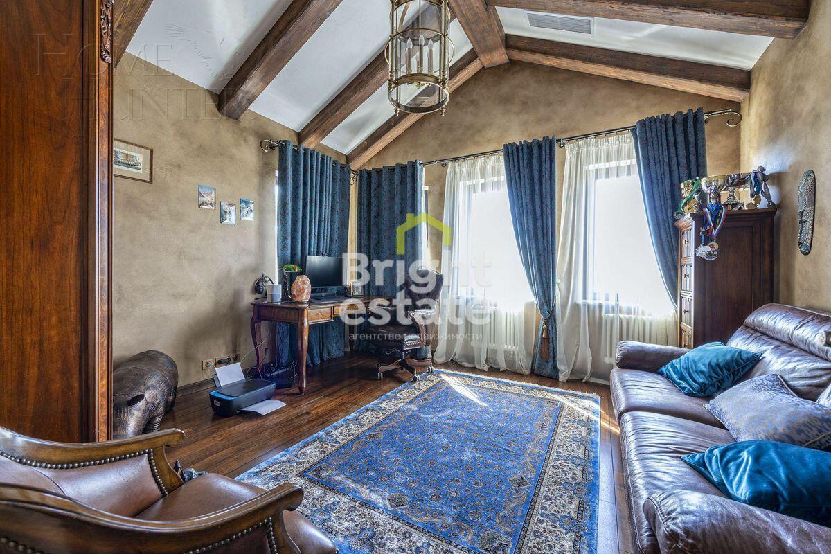 3-этажный таунхаус 270 м² с отделкой