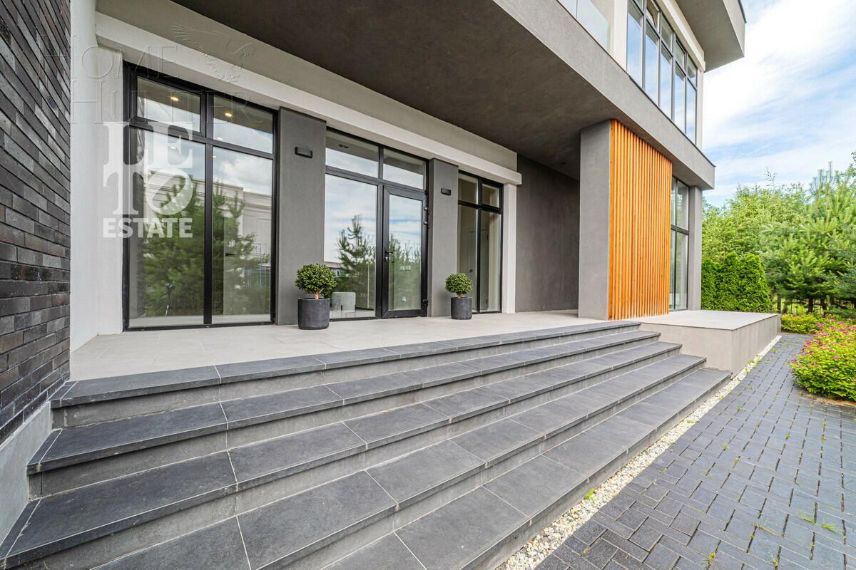 2-этажный коттедж 720 м² с отделкой