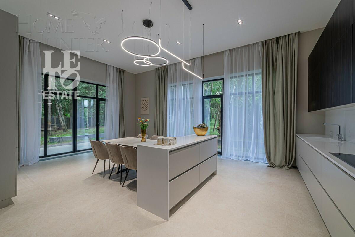 2-этажный коттедж 720 м² с отделкой