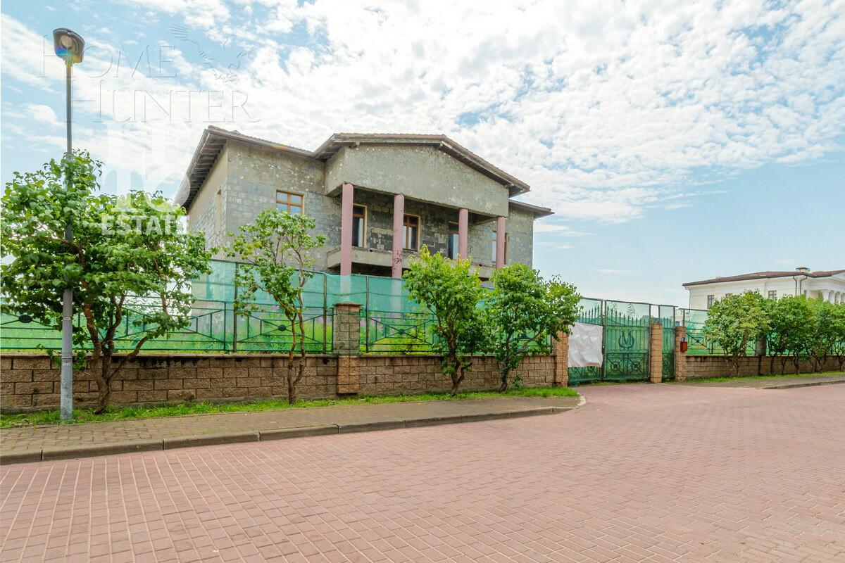 2-этажный коттедж 703 м² без отделки