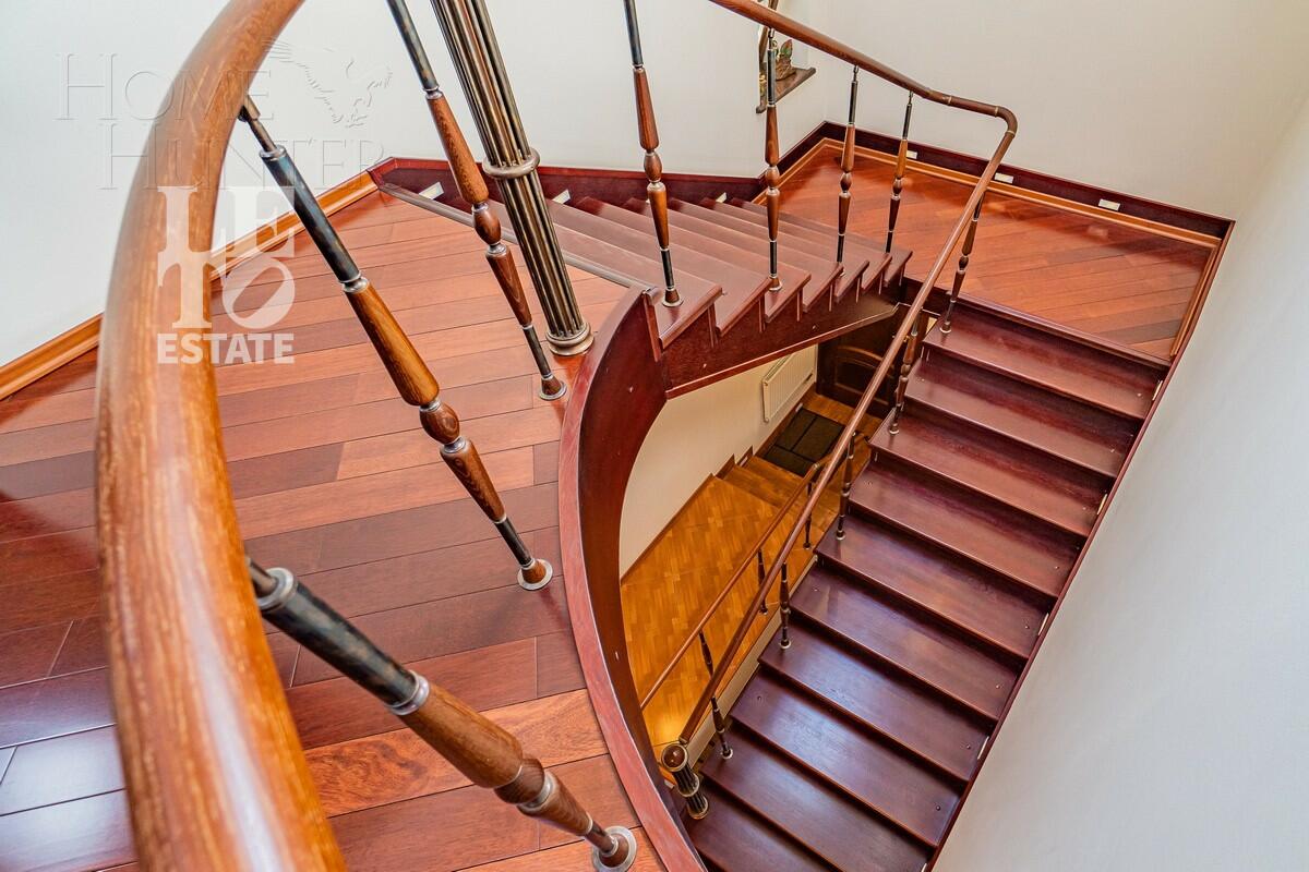 3-этажный коттедж 692.6 м² с отделкой