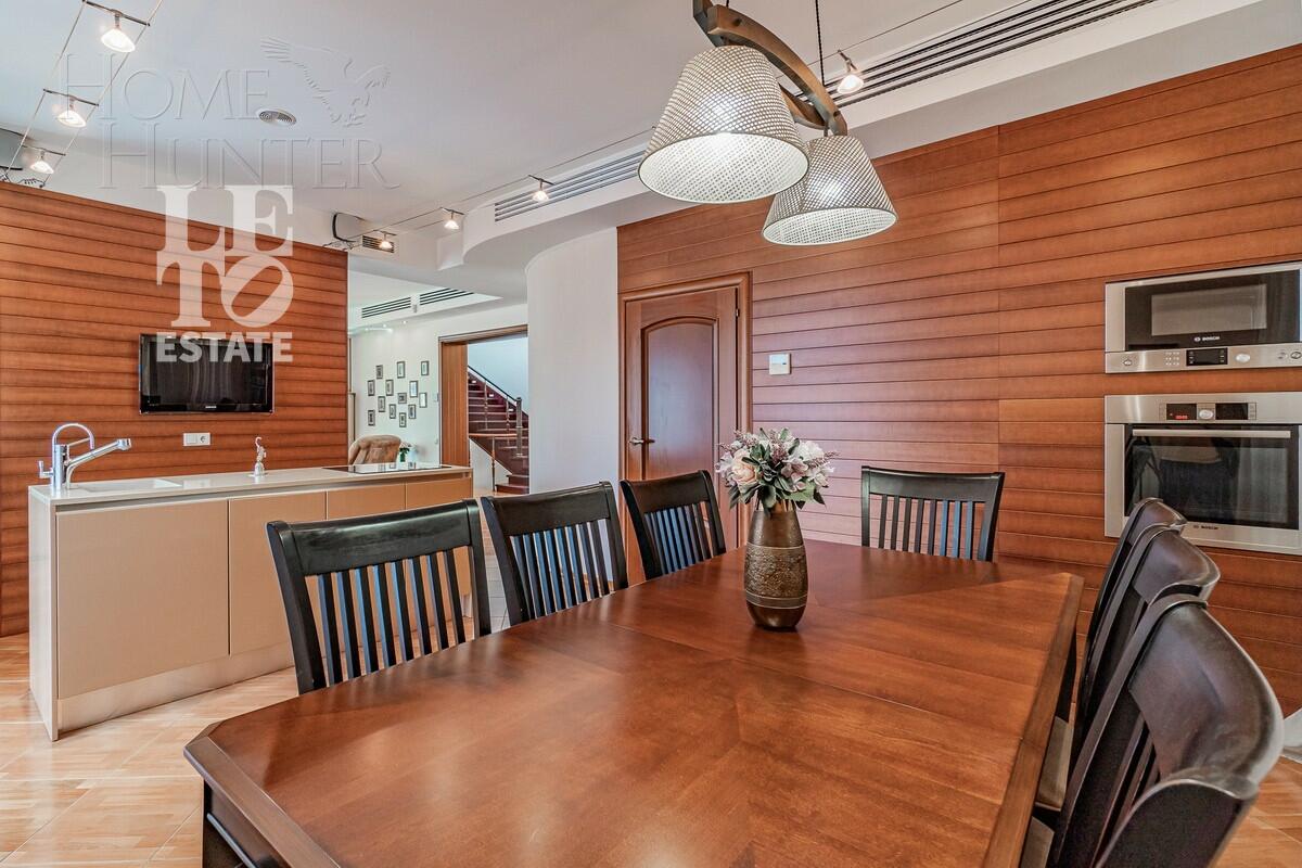 3-этажный коттедж 692.6 м² с отделкой