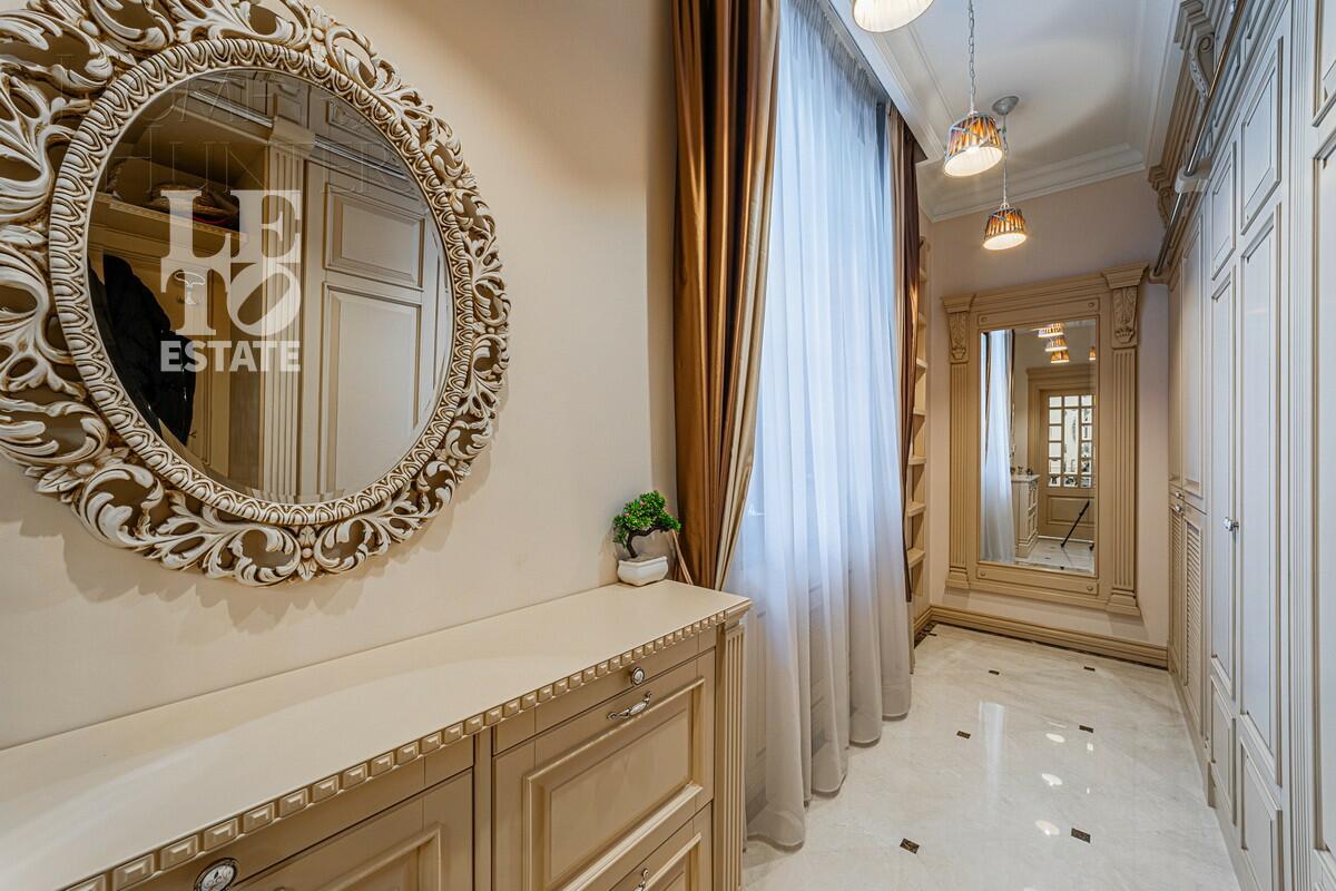 2-этажный коттедж 1 218 м² с отделкой