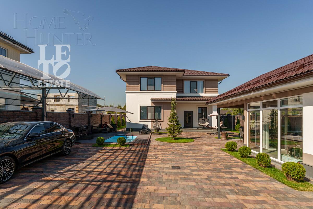 2-этажный коттедж 244 м² с отделкой