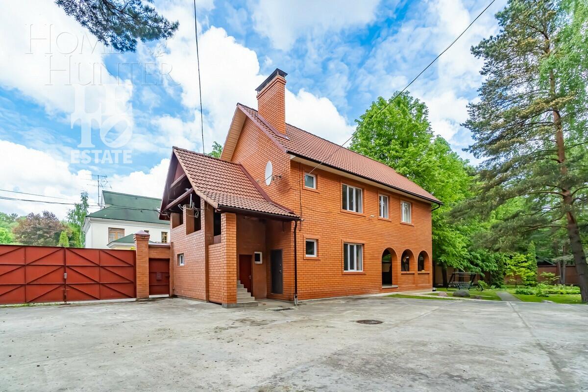 3-этажный коттедж 1 319 м² с отделкой