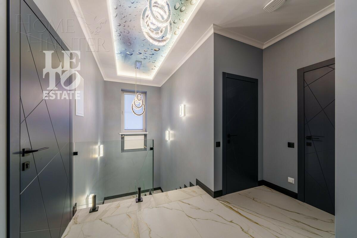 2-этажный коттедж 244 м² с отделкой