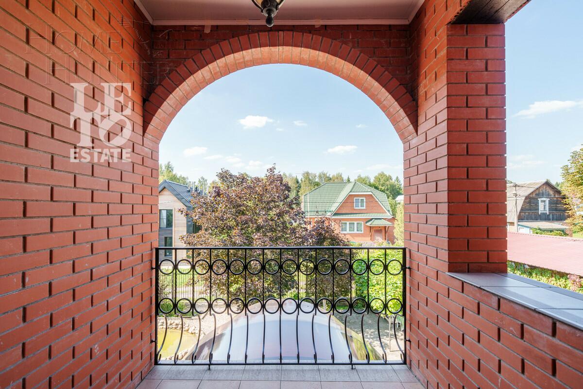 2-этажный коттедж 330 м² с отделкой