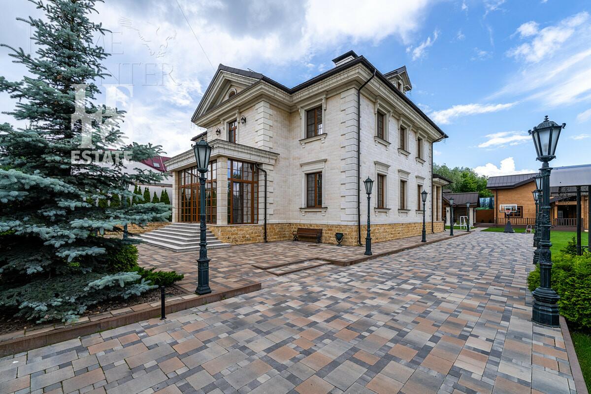 2-этажный коттедж 1 218 м² с отделкой