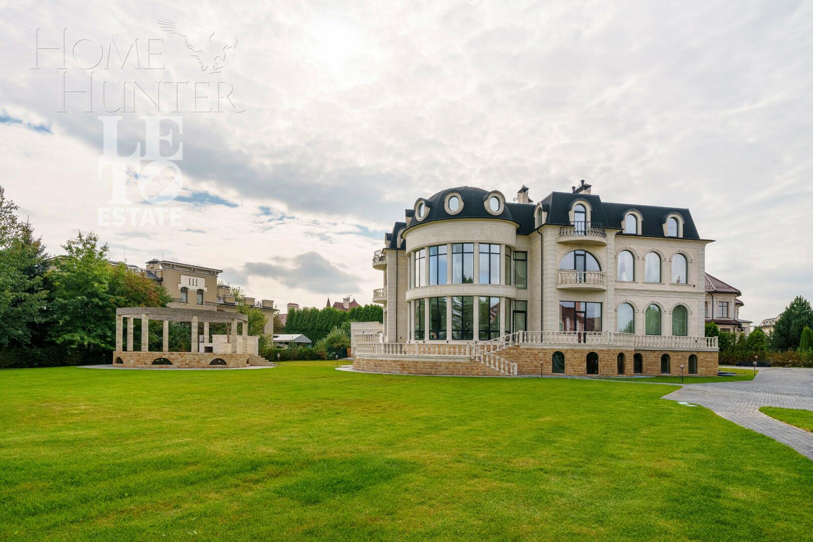 2-этажный коттедж 1 200 м² с отделкой