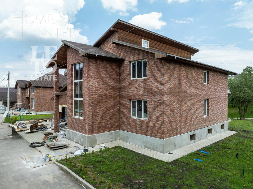 2-этажный коттедж 606.8 м² без отделки