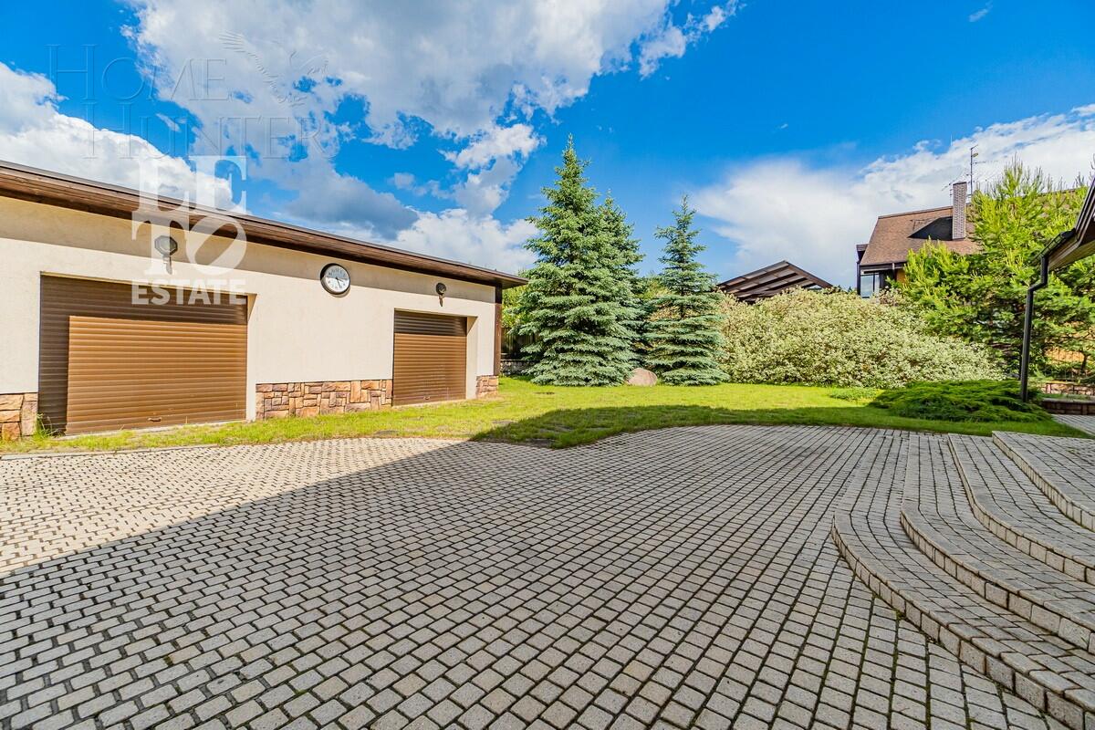 3-этажный коттедж 692.6 м² с отделкой