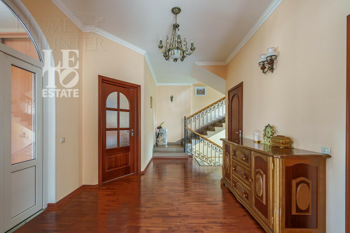 2-этажный коттедж 330 м² с отделкой