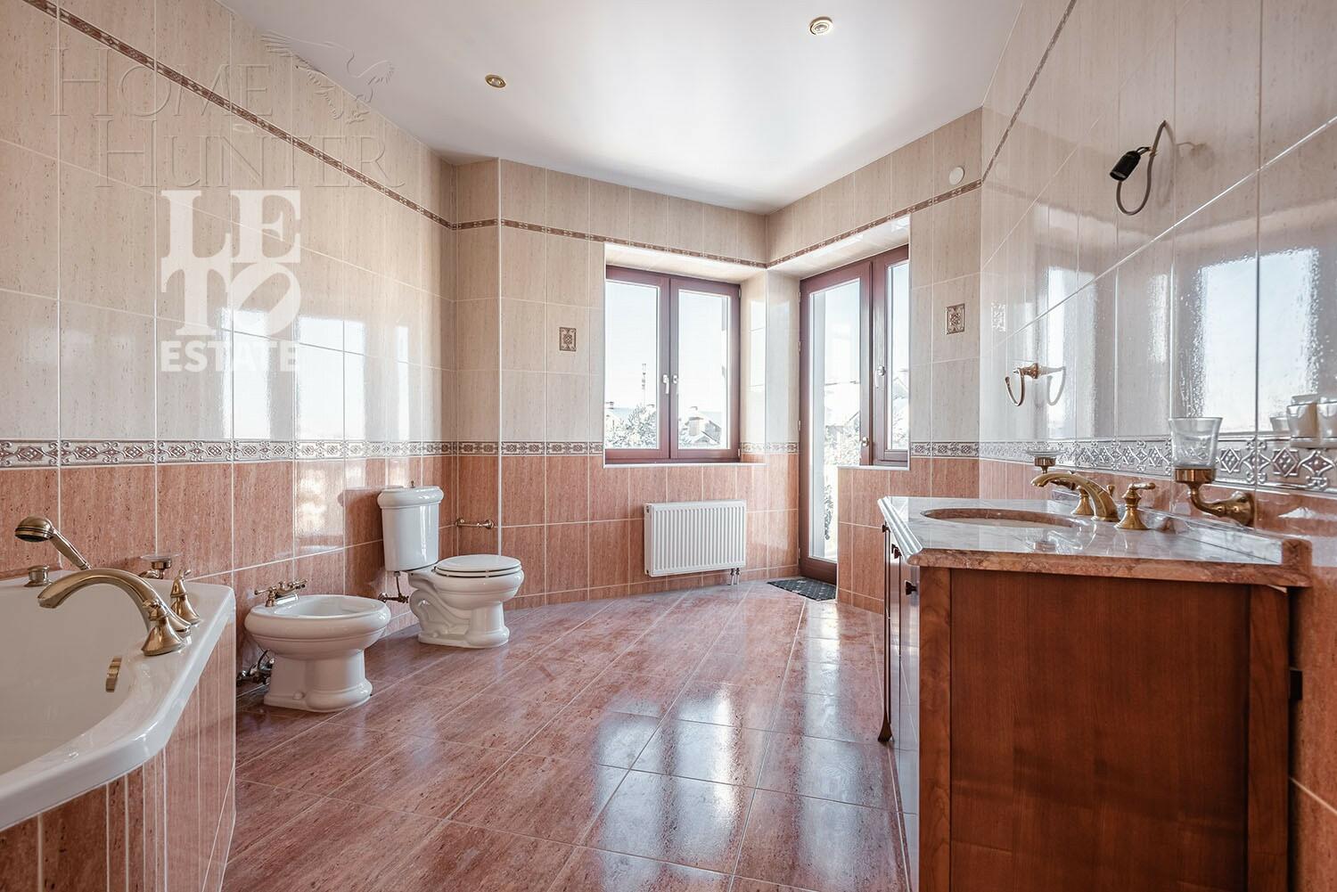 2-этажный коттедж 479.7 м² с отделкой