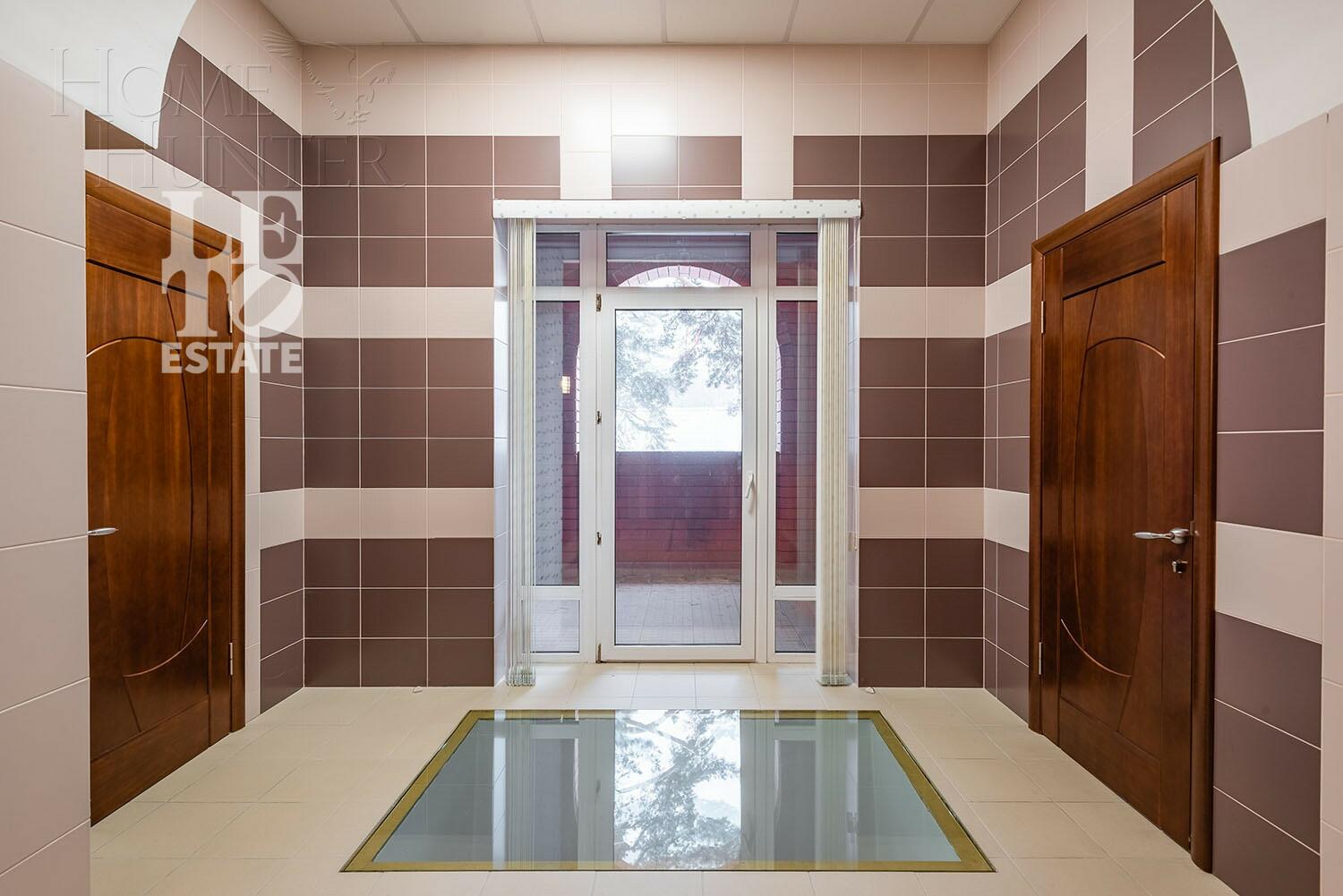 3-этажный коттедж 1 319 м² с отделкой