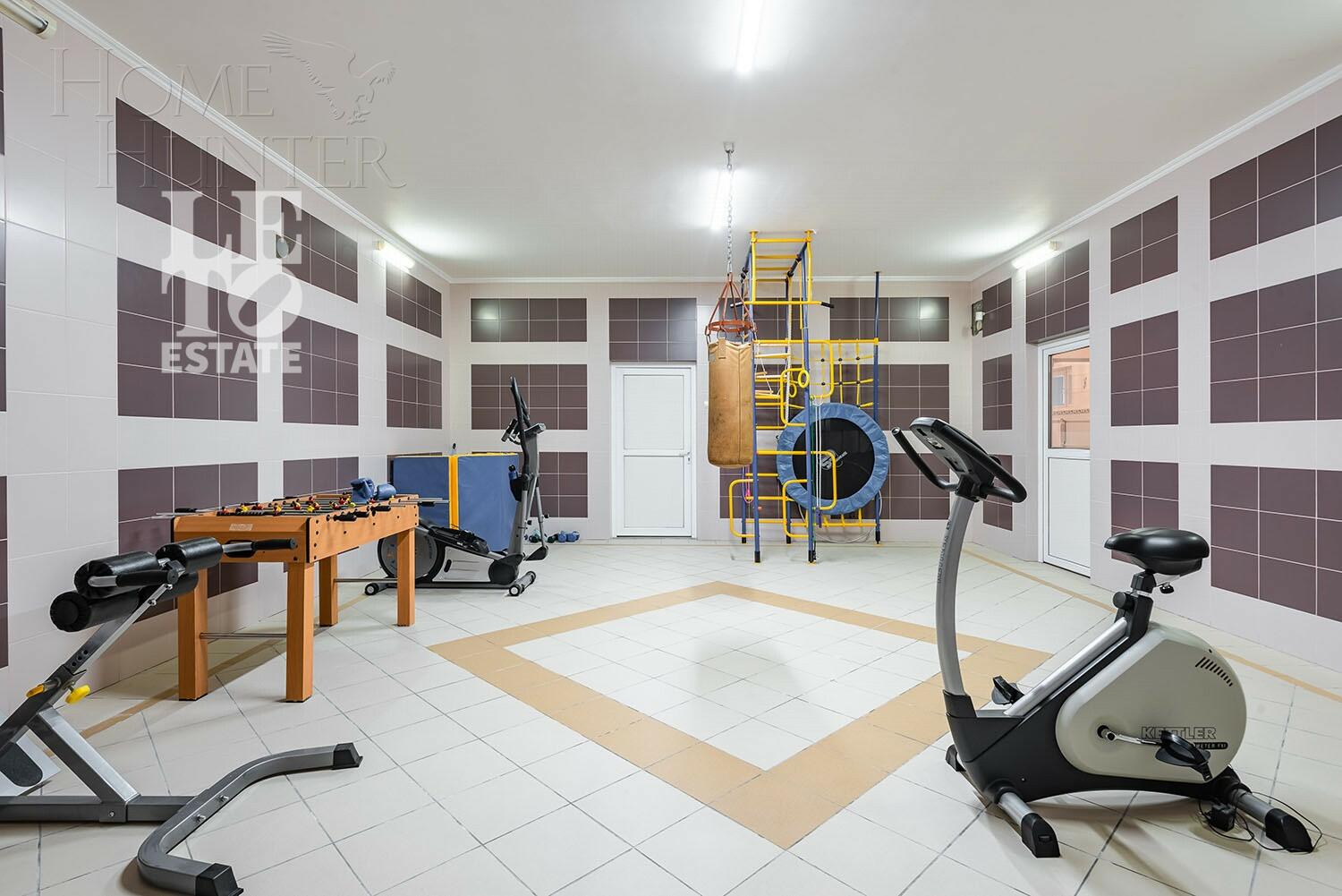 3-этажный коттедж 1 319 м² с отделкой