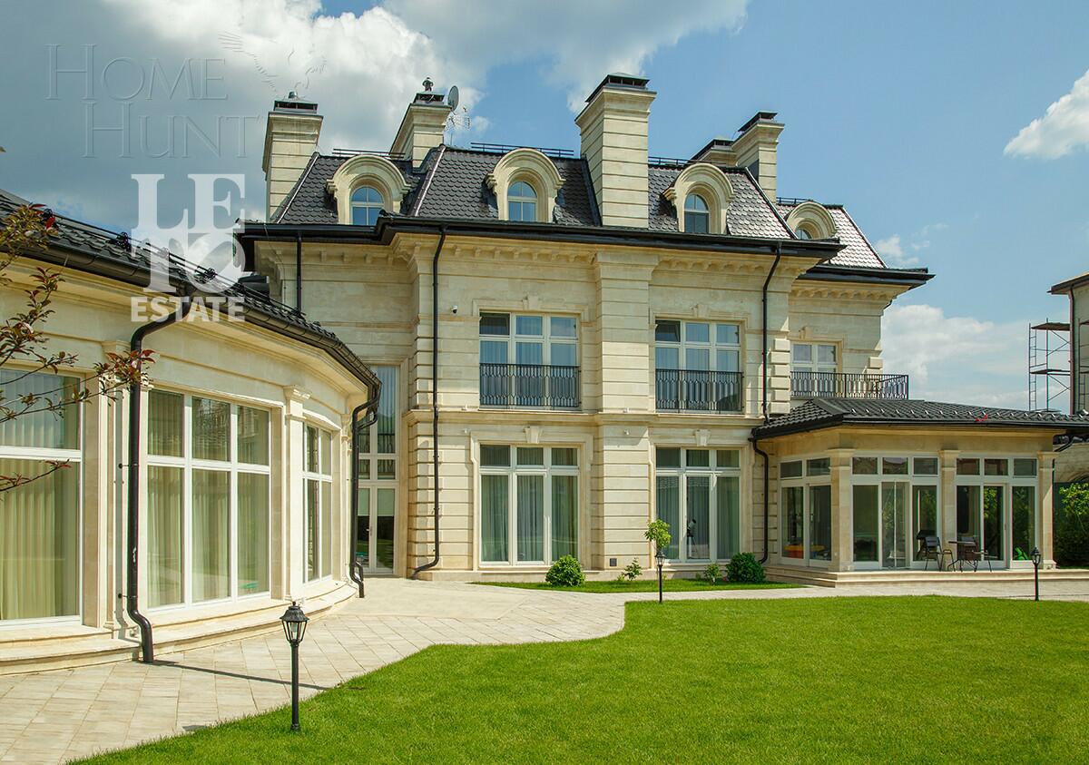 2-этажный коттедж 1 200 м² с отделкой