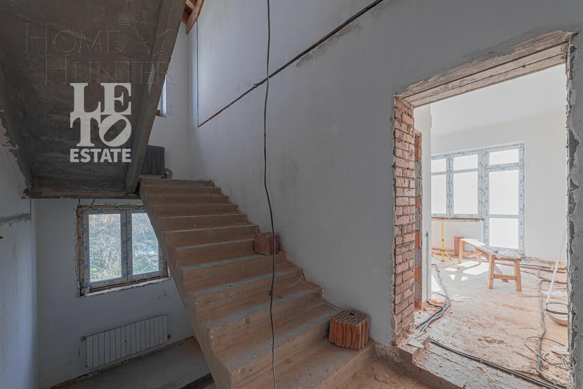 3-этажный коттедж 690 м² без отделки