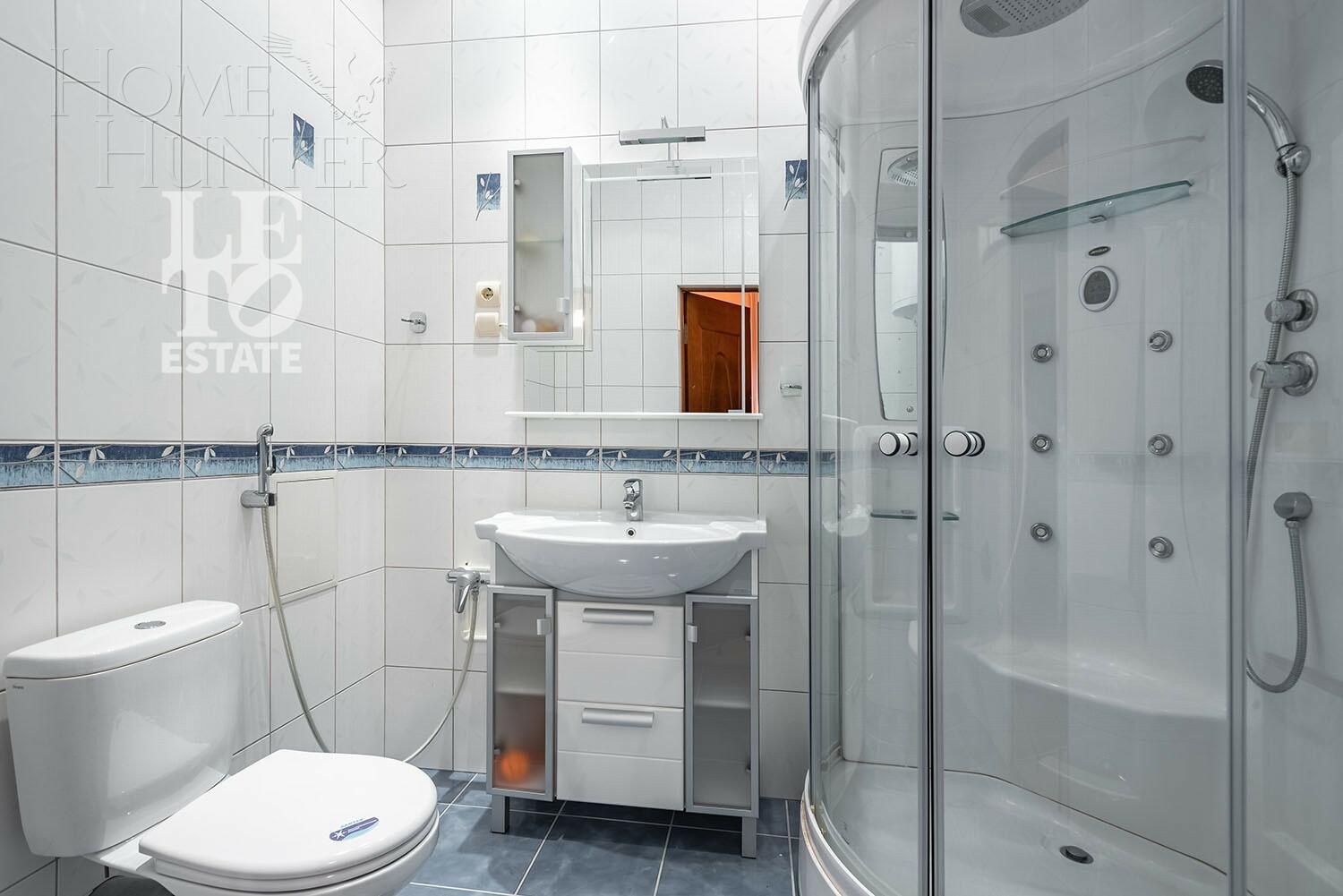 3-этажный коттедж 1 319 м² с отделкой