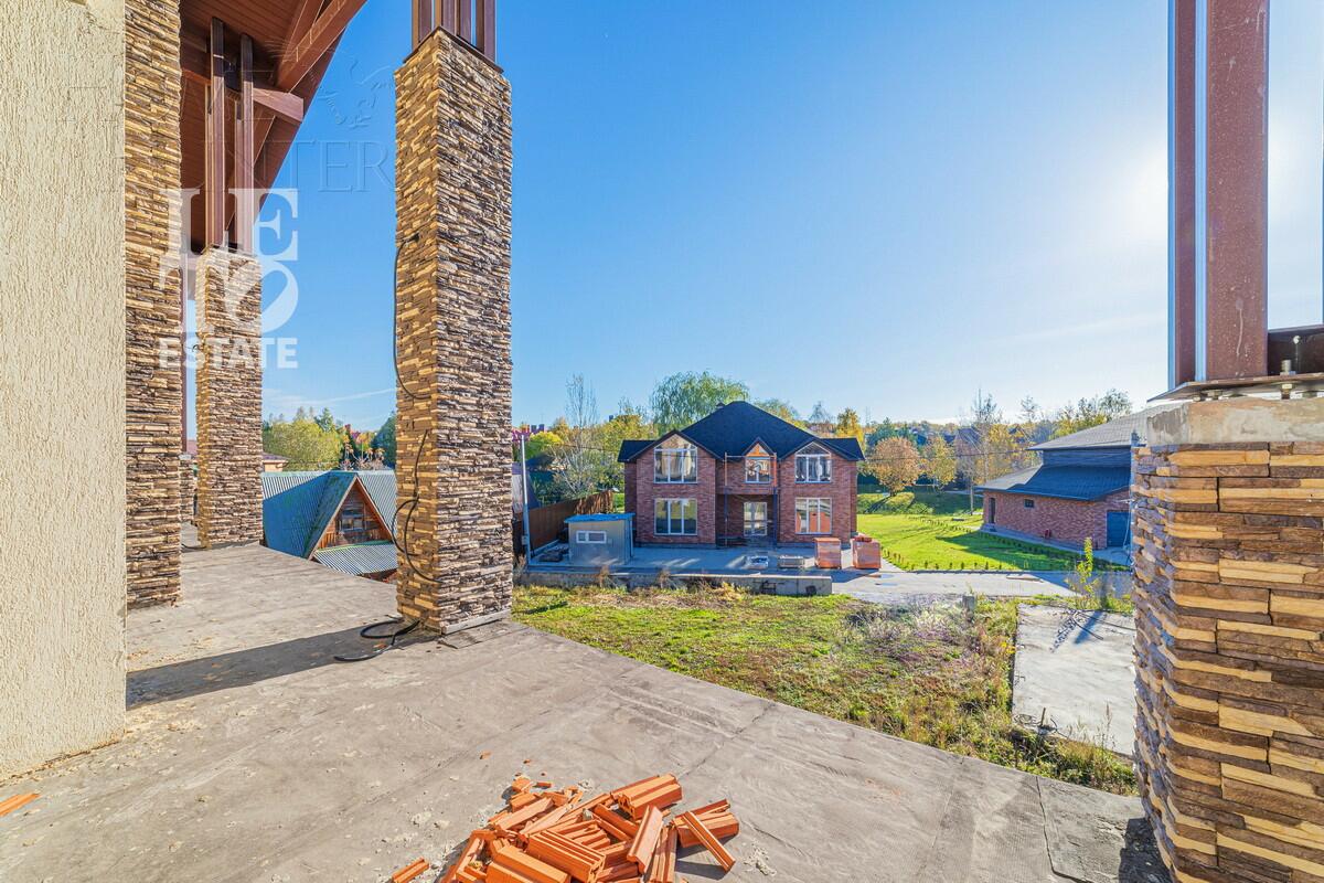 3-этажный коттедж 690 м² без отделки