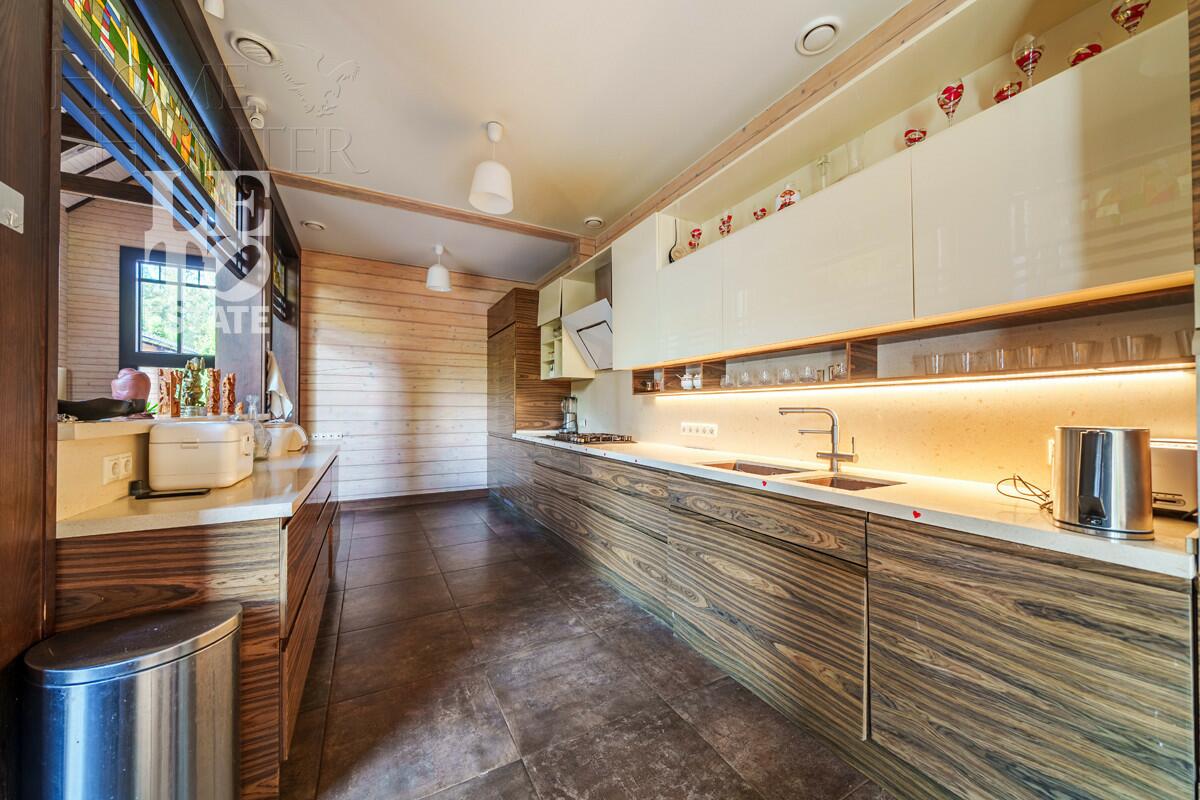 2-этажный коттедж 600 м² с отделкой