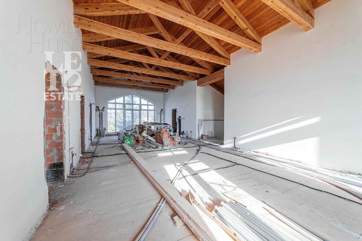 3-этажный коттедж 690 м² без отделки