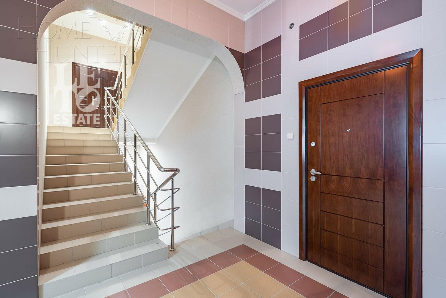 3-этажный коттедж 1 319 м² с отделкой