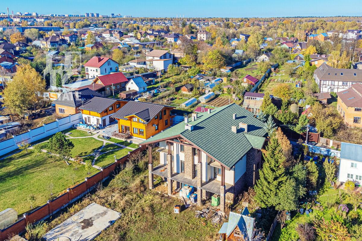 3-этажный коттедж 690 м² без отделки