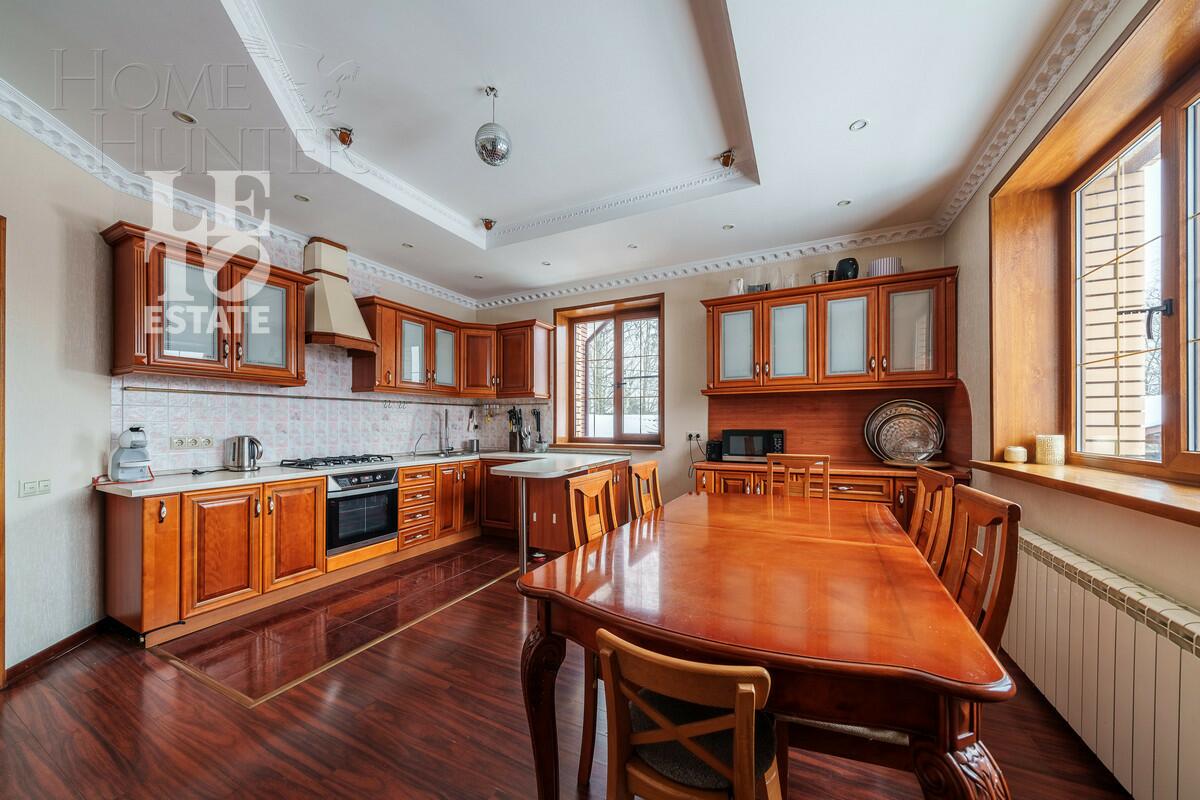 2-этажный коттедж 553.8 м² с отделкой