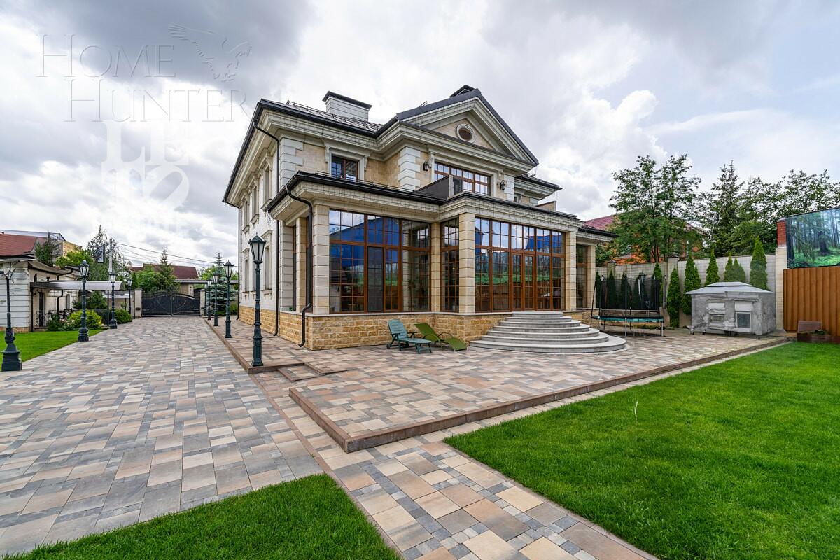 2-этажный коттедж 1 218 м² с отделкой