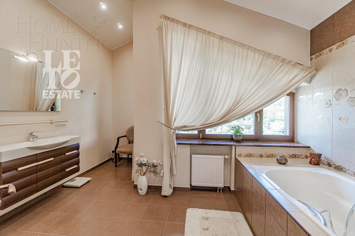 3-этажный коттедж 692.6 м² с отделкой