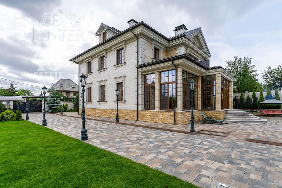 2-этажный коттедж 1 218 м² с отделкой