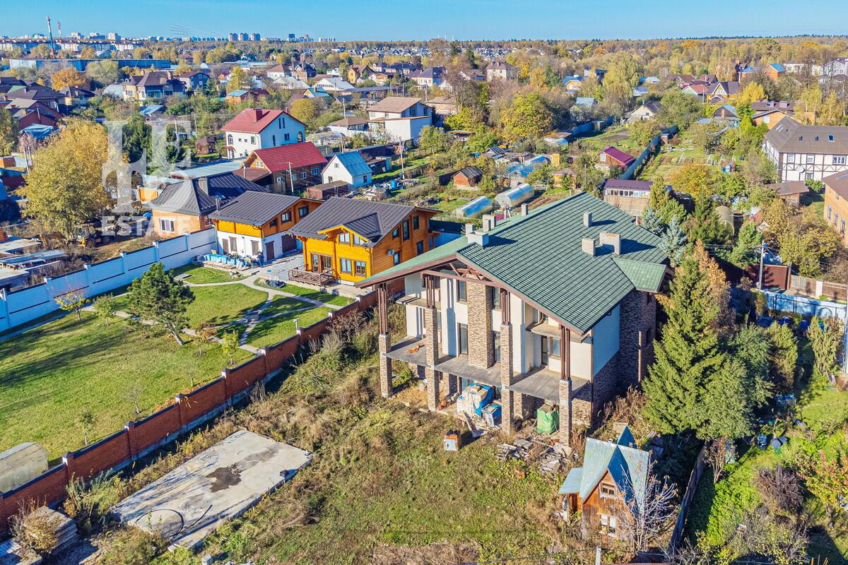 3-этажный коттедж 690 м² без отделки