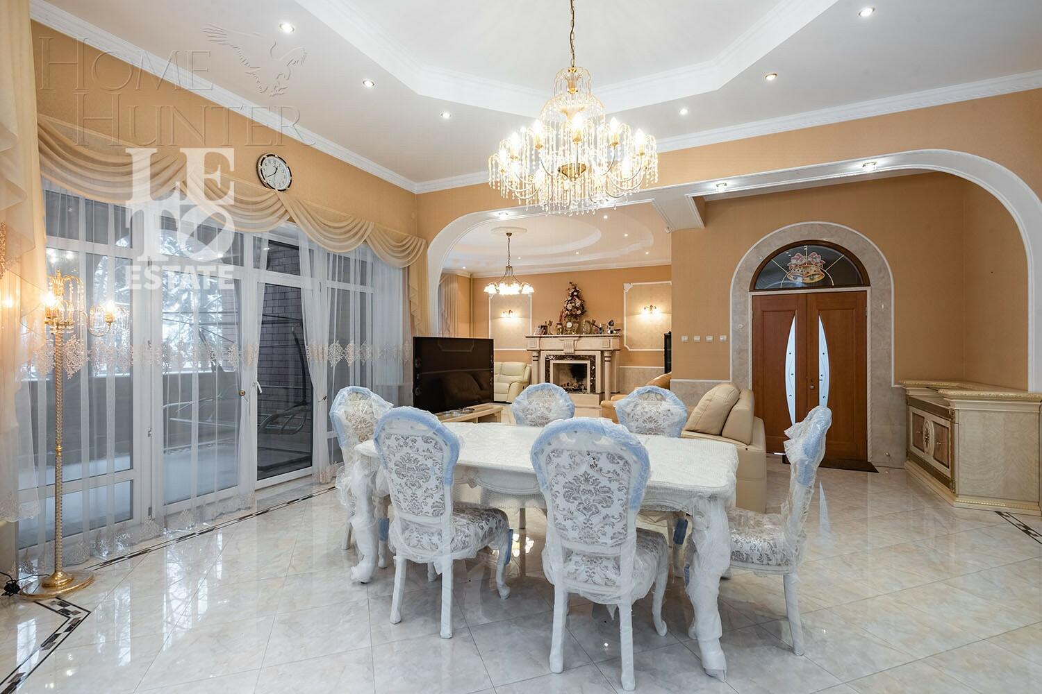 3-этажный коттедж 1 319 м² с отделкой