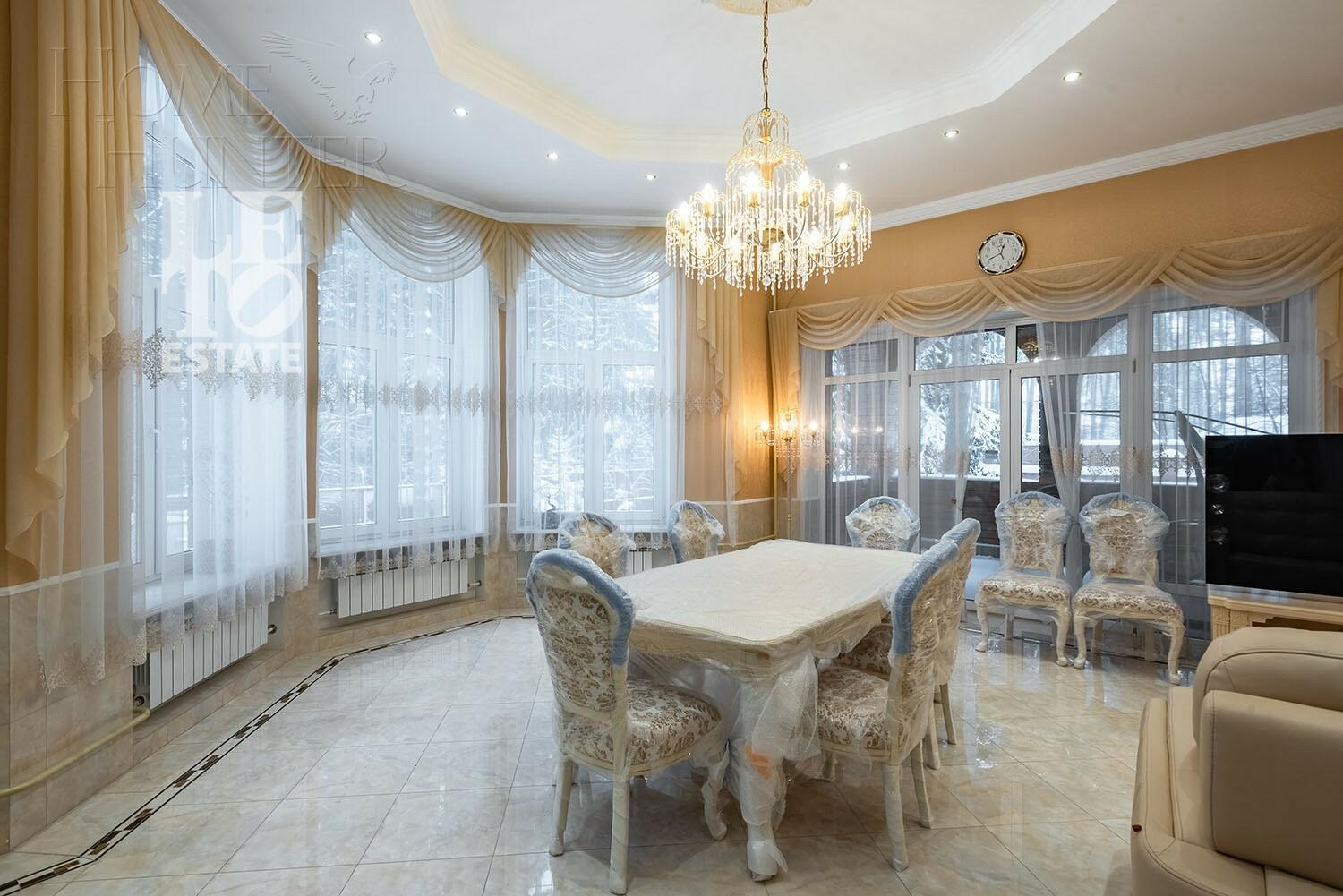 3-этажный коттедж 1 319 м² с отделкой