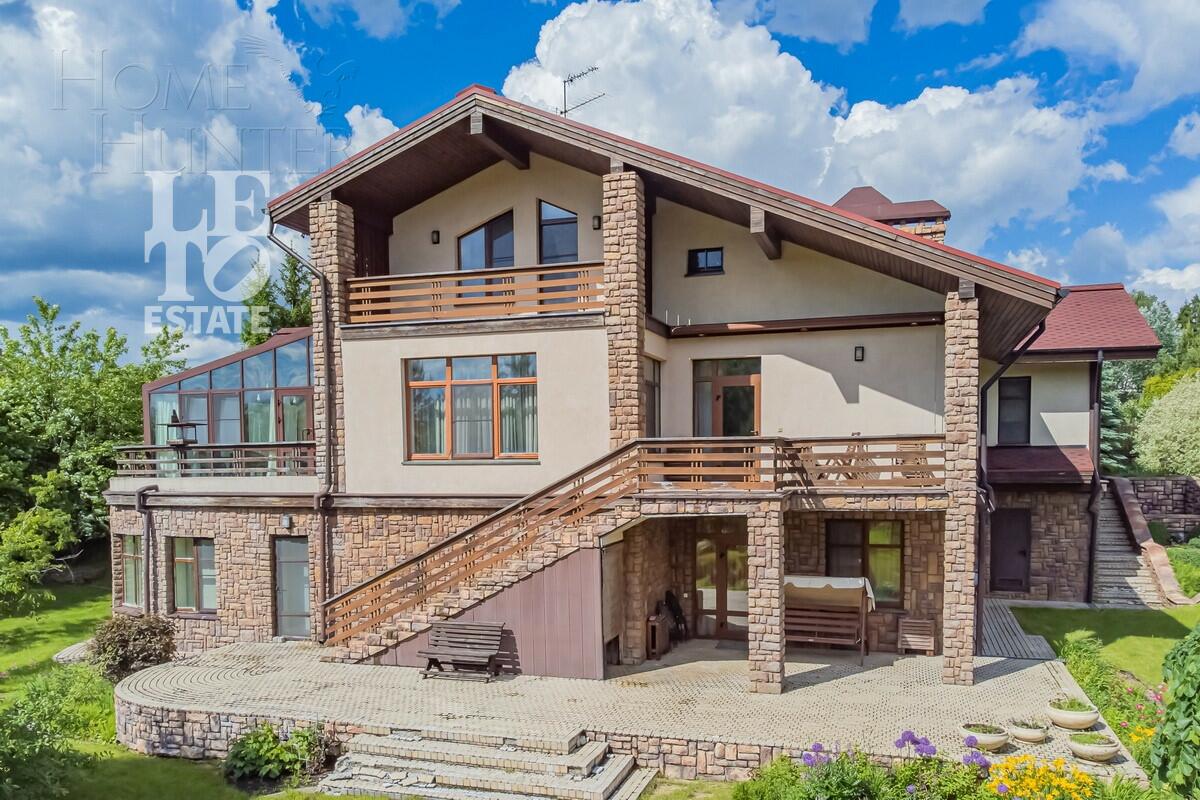 3-этажный коттедж 692.6 м² с отделкой