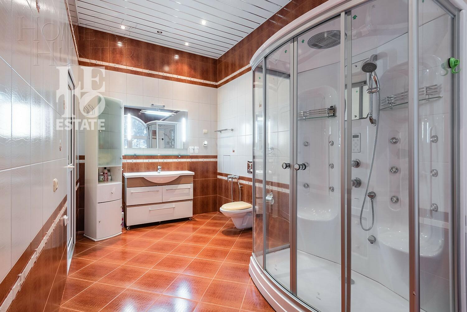 3-этажный коттедж 1 319 м² с отделкой