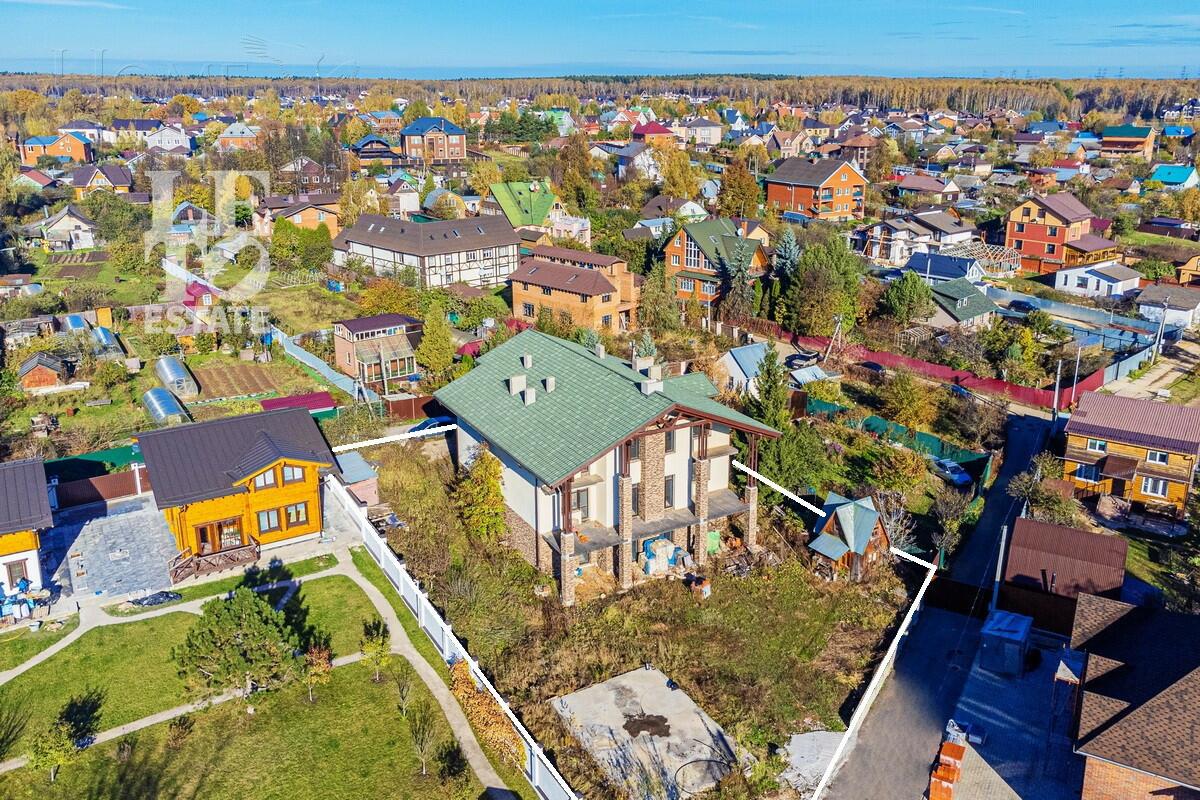 3-этажный коттедж 690 м² без отделки