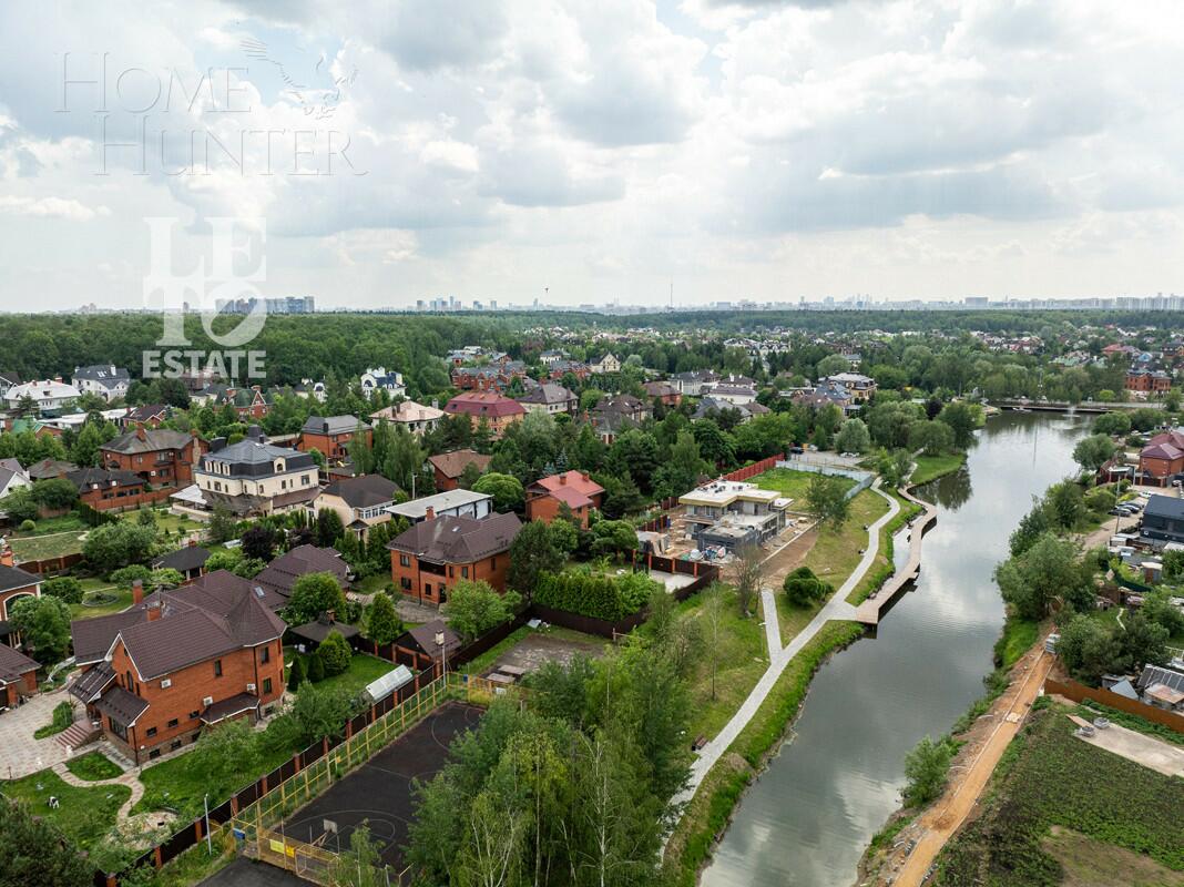 3-этажный коттедж 690 м² без отделки